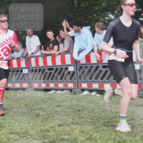 21.06.2025 - 27. Vierlanden-Triathlon KatJ http://msf.ph/oto/8029000 15.06.2025 13:33:46 Ziel 148, 210 meine-sportfotos.de