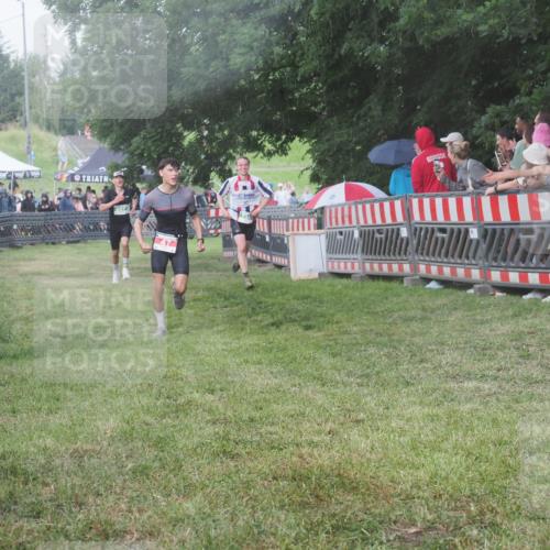 21.06.2025 - 27. Vierlanden-Triathlon KatJ http://msf.ph/oto/8029015 15.06.2025 13:33:58 Ziel 47, 734, 857 meine-sportfotos.de
