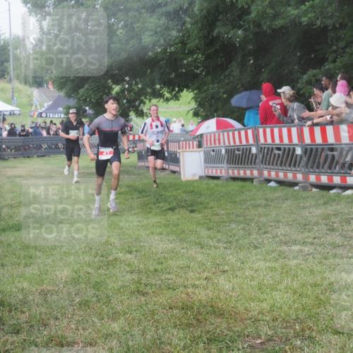 21.06.2025 - 27. Vierlanden-Triathlon KatJ http://msf.ph/oto/8029021 15.06.2025 13:33:58 Ziel 47, 734, 857 meine-sportfotos.de