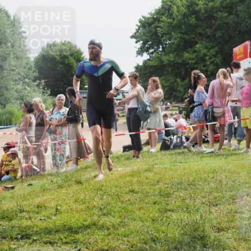 15.06.2025 - 27. Vierlanden-Triathlon KatJ http://msf.ph/oto/8029047 15.06.2025 11:04:17 Schwimmen 658, 663, 763 meine-sportfotos.de