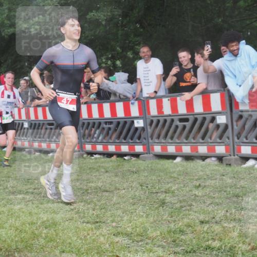 21.06.2025 - 27. Vierlanden-Triathlon KatJ http://msf.ph/oto/8029055 15.06.2025 13:34:00 Ziel 47, 734, 857, 912 meine-sportfotos.de