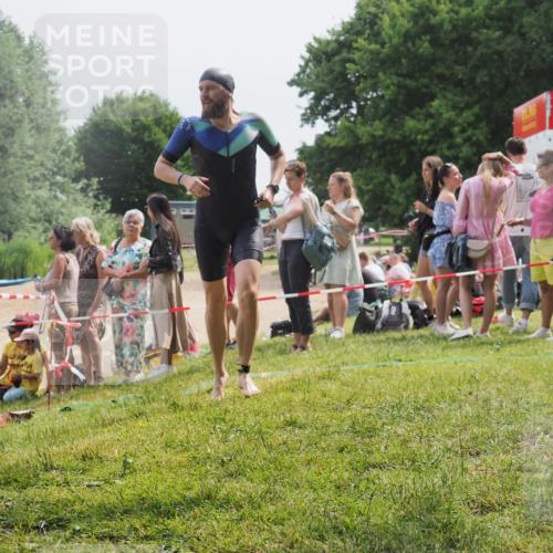 15.06.2025 - 27. Vierlanden-Triathlon KatJ http://msf.ph/oto/8029058 15.06.2025 11:04:17 Schwimmen 658, 663, 763 meine-sportfotos.de