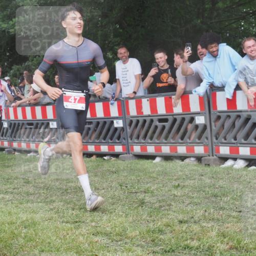 21.06.2025 - 27. Vierlanden-Triathlon KatJ http://msf.ph/oto/8029060 15.06.2025 13:34:00 Ziel 47, 734, 857, 912 meine-sportfotos.de