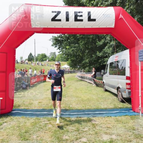 21.06.2025 - 27. Vierlanden-Triathlon MichiJ http://msf.ph/oto/8029073 15.06.2026 12:19:42 Ziel 46 meine-sportfotos.de