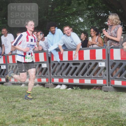 21.06.2025 - 27. Vierlanden-Triathlon KatJ http://msf.ph/oto/8029076 15.06.2025 13:34:01 Ziel 47, 734, 857, 912 meine-sportfotos.de