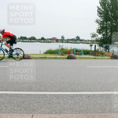15.06.2025 - 27. Vierlanden-Triathlon H.Heesch http://msf.ph/oto/8029082 15.06.2025 10:29:37 Radfahren 82, 99, 262 meine-sportfotos.de
