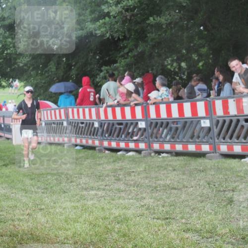 21.06.2025 - 27. Vierlanden-Triathlon KatJ http://msf.ph/oto/8029091 15.06.2025 13:34:08 Ziel 769, 912 meine-sportfotos.de