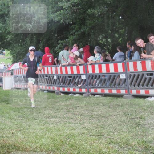21.06.2025 - 27. Vierlanden-Triathlon KatJ http://msf.ph/oto/8029100 15.06.2025 13:34:09 Ziel 769, 912 meine-sportfotos.de