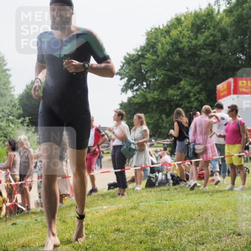 15.06.2025 - 27. Vierlanden-Triathlon KatJ http://msf.ph/oto/8029104 15.06.2025 11:04:18 Schwimmen 658, 663, 763 meine-sportfotos.de