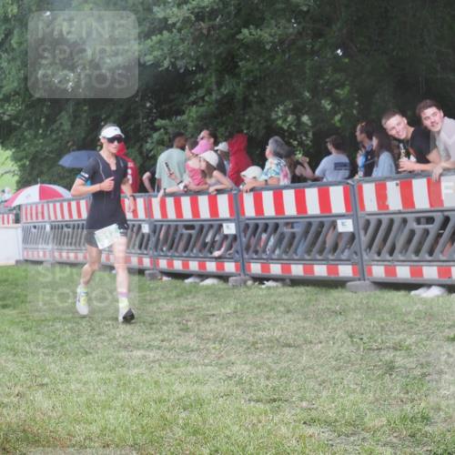21.06.2025 - 27. Vierlanden-Triathlon KatJ http://msf.ph/oto/8029110 15.06.2025 13:34:09 Ziel 769, 912 meine-sportfotos.de