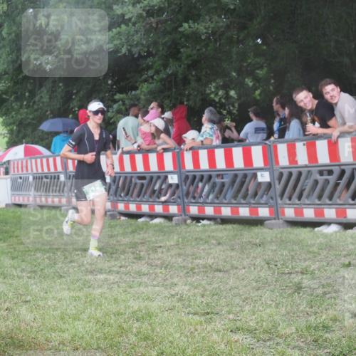 21.06.2025 - 27. Vierlanden-Triathlon KatJ http://msf.ph/oto/8029116 15.06.2025 13:34:09 Ziel 769, 912 meine-sportfotos.de