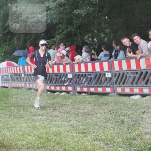 21.06.2025 - 27. Vierlanden-Triathlon KatJ http://msf.ph/oto/8029120 15.06.2025 13:34:09 Ziel 769, 912 meine-sportfotos.de