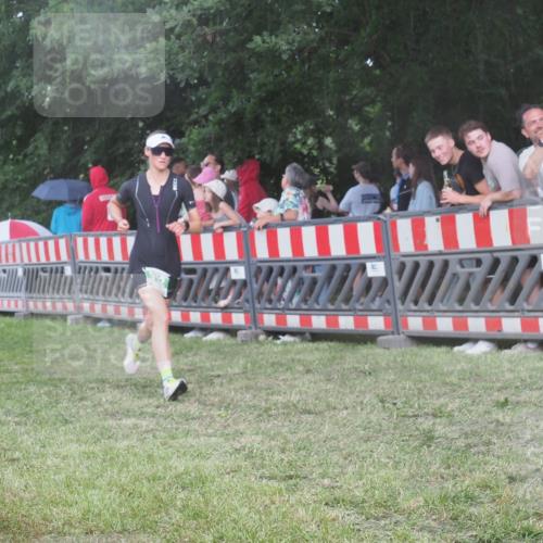 21.06.2025 - 27. Vierlanden-Triathlon KatJ http://msf.ph/oto/8029123 15.06.2025 13:34:09 Ziel 769, 912 meine-sportfotos.de
