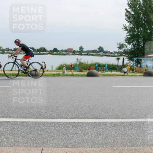 15.06.2025 - 27. Vierlanden-Triathlon H.Heesch http://msf.ph/oto/8029132 15.06.2025 11:26:14 Radfahren 18, 652, 682, 798, 800, 881 meine-sportfotos.de