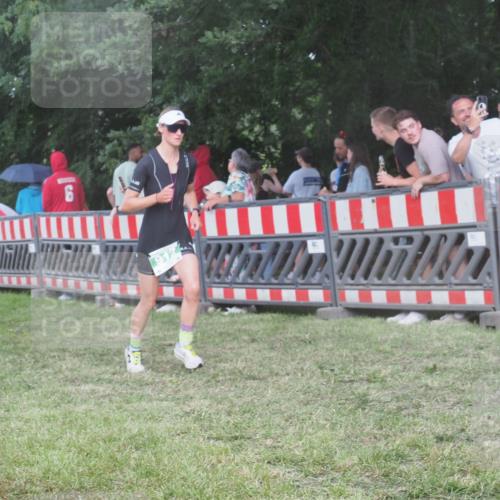 21.06.2025 - 27. Vierlanden-Triathlon KatJ http://msf.ph/oto/8029136 15.06.2025 13:34:10 Ziel 769, 912 meine-sportfotos.de