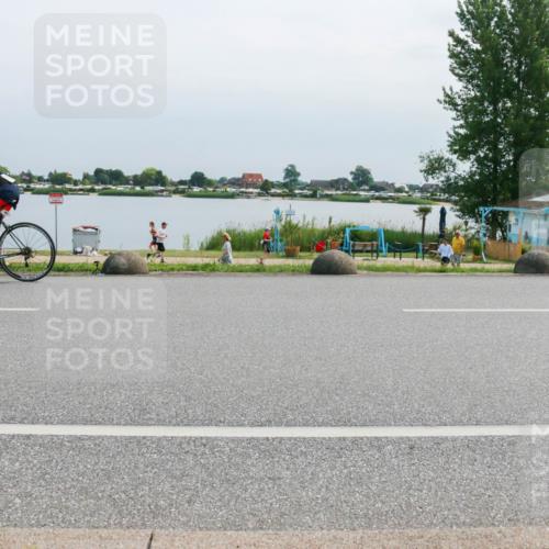 15.06.2025 - 27. Vierlanden-Triathlon H.Heesch http://msf.ph/oto/8029137 15.06.2025 11:26:14 Radfahren 18, 652, 682, 798, 800, 881 meine-sportfotos.de