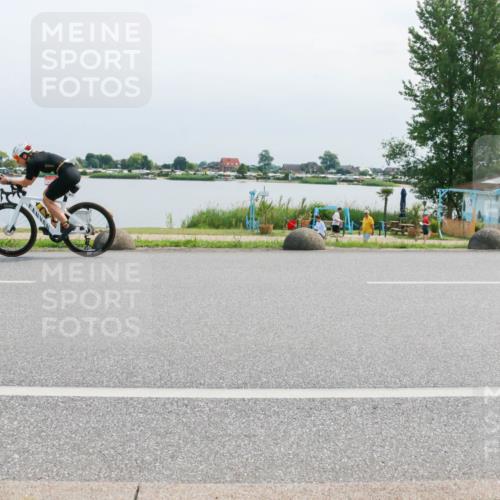 15.06.2025 - 27. Vierlanden-Triathlon H.Heesch http://msf.ph/oto/8029142 15.06.2025 11:26:17 Radfahren 18, 798, 800, 881, 911 meine-sportfotos.de