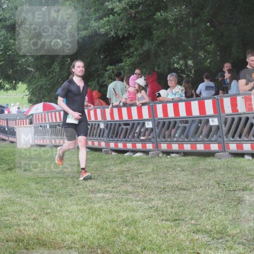 21.06.2025 - 27. Vierlanden-Triathlon KatJ http://msf.ph/oto/8029149 15.06.2025 13:34:17 Ziel 769 meine-sportfotos.de