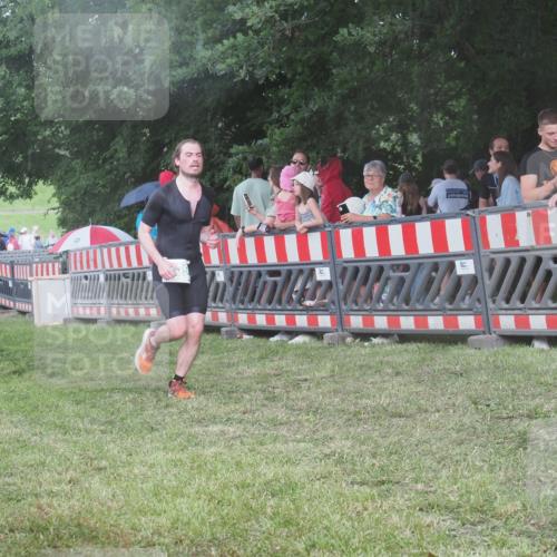21.06.2025 - 27. Vierlanden-Triathlon KatJ http://msf.ph/oto/8029153 15.06.2025 13:34:17 Ziel 769 meine-sportfotos.de
