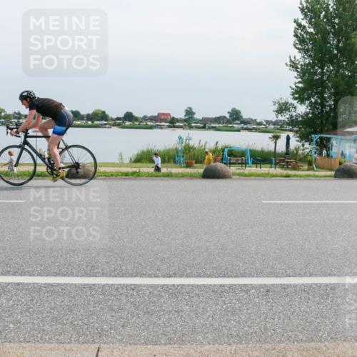 15.06.2025 - 27. Vierlanden-Triathlon H.Heesch http://msf.ph/oto/8029157 15.06.2025 11:26:20 Radfahren 18, 881, 911, 945, 978 meine-sportfotos.de
