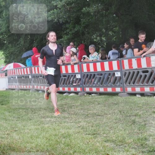 21.06.2025 - 27. Vierlanden-Triathlon KatJ http://msf.ph/oto/8029158 15.06.2025 13:34:17 Ziel 769 meine-sportfotos.de