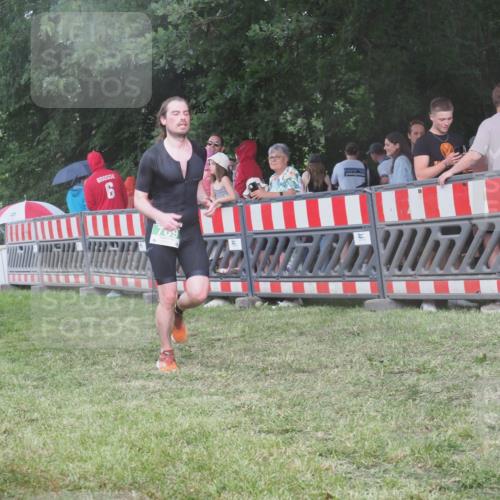 21.06.2025 - 27. Vierlanden-Triathlon KatJ http://msf.ph/oto/8029163 15.06.2025 13:34:17 Ziel 769 meine-sportfotos.de