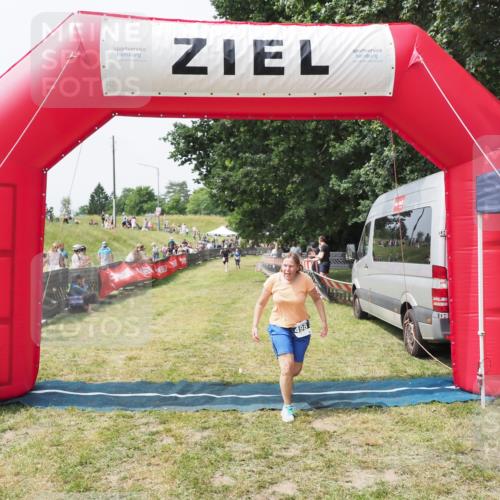 21.06.2025 - 27. Vierlanden-Triathlon MichiJ http://msf.ph/oto/8029165 15.06.2026 12:20:13 Ziel 498 meine-sportfotos.de