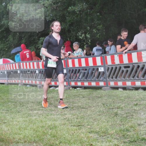 21.06.2025 - 27. Vierlanden-Triathlon KatJ http://msf.ph/oto/8029167 15.06.2025 13:34:17 Ziel 769 meine-sportfotos.de