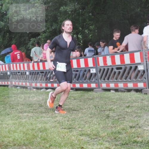 21.06.2025 - 27. Vierlanden-Triathlon KatJ http://msf.ph/oto/8029177 15.06.2025 13:34:18 Ziel 769 meine-sportfotos.de