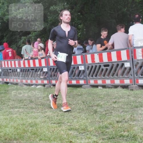 21.06.2025 - 27. Vierlanden-Triathlon KatJ http://msf.ph/oto/8029182 15.06.2025 13:34:18 Ziel 769 meine-sportfotos.de
