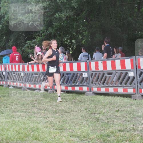 21.06.2025 - 27. Vierlanden-Triathlon KatJ http://msf.ph/oto/8029191 15.06.2025 13:34:36 Ziel 804, 965 meine-sportfotos.de
