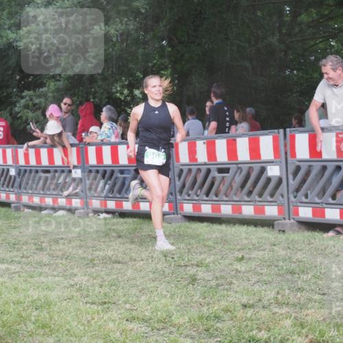 21.06.2025 - 27. Vierlanden-Triathlon KatJ http://msf.ph/oto/8029204 15.06.2025 13:34:36 Ziel 804, 965 meine-sportfotos.de