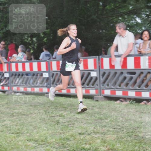 21.06.2025 - 27. Vierlanden-Triathlon KatJ http://msf.ph/oto/8029211 15.06.2025 13:34:36 Ziel 804, 965 meine-sportfotos.de