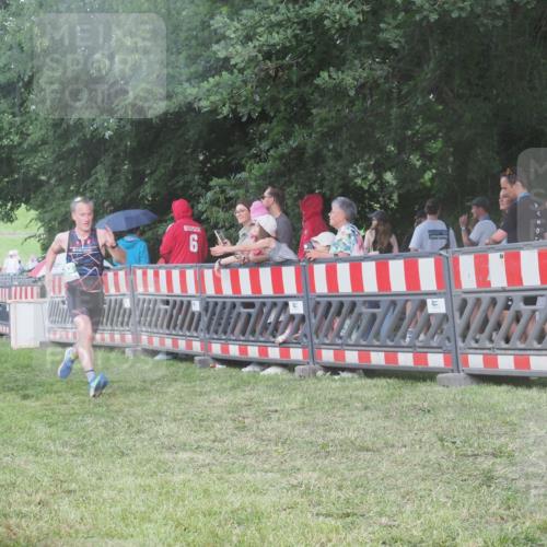 21.06.2025 - 27. Vierlanden-Triathlon KatJ http://msf.ph/oto/8029241 15.06.2025 13:34:42 Ziel 804, 967 meine-sportfotos.de