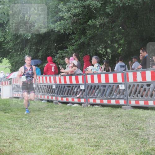 21.06.2025 - 27. Vierlanden-Triathlon KatJ http://msf.ph/oto/8029244 15.06.2025 13:34:42 Ziel 804, 967 meine-sportfotos.de