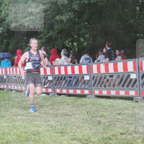 21.06.2025 - 27. Vierlanden-Triathlon KatJ http://msf.ph/oto/8029256 15.06.2025 13:34:43 Ziel 804, 967 meine-sportfotos.de