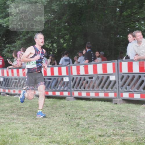 21.06.2025 - 27. Vierlanden-Triathlon KatJ http://msf.ph/oto/8029265 15.06.2025 13:34:43 Ziel 804, 967 meine-sportfotos.de