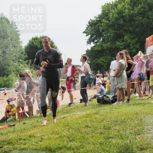 15.06.2025 - 27. Vierlanden-Triathlon KatJ http://msf.ph/oto/8029266 15.06.2025 11:04:45 Schwimmen 841, 859 meine-sportfotos.de