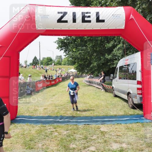 21.06.2025 - 27. Vierlanden-Triathlon MichiJ http://msf.ph/oto/8029267 15.06.2026 12:20:26 Ziel 10, 543 meine-sportfotos.de