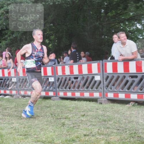 21.06.2025 - 27. Vierlanden-Triathlon KatJ http://msf.ph/oto/8029270 15.06.2025 13:34:43 Ziel 804, 967 meine-sportfotos.de