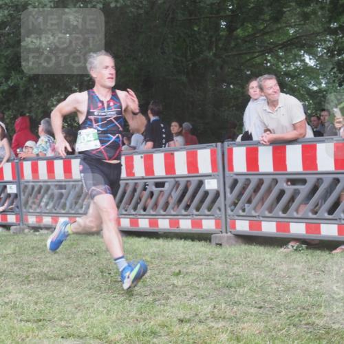 21.06.2025 - 27. Vierlanden-Triathlon KatJ http://msf.ph/oto/8029272 15.06.2025 13:34:44 Ziel 804, 967, 1085, 1086, 1087 meine-sportfotos.de