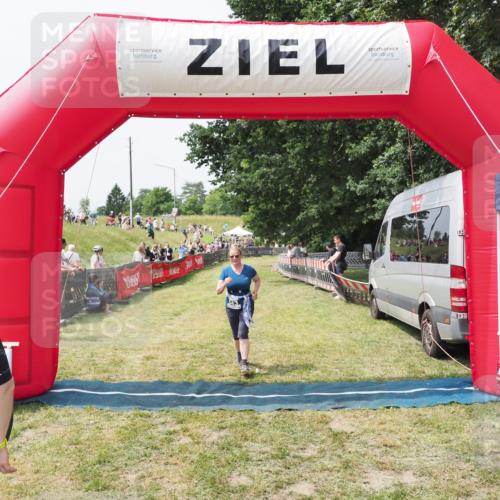 21.06.2025 - 27. Vierlanden-Triathlon MichiJ http://msf.ph/oto/8029275 15.06.2026 12:20:26 Ziel 10, 543 meine-sportfotos.de