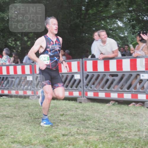 21.06.2025 - 27. Vierlanden-Triathlon KatJ http://msf.ph/oto/8029277 15.06.2025 13:34:44 Ziel 804, 967, 1085, 1086, 1087 meine-sportfotos.de