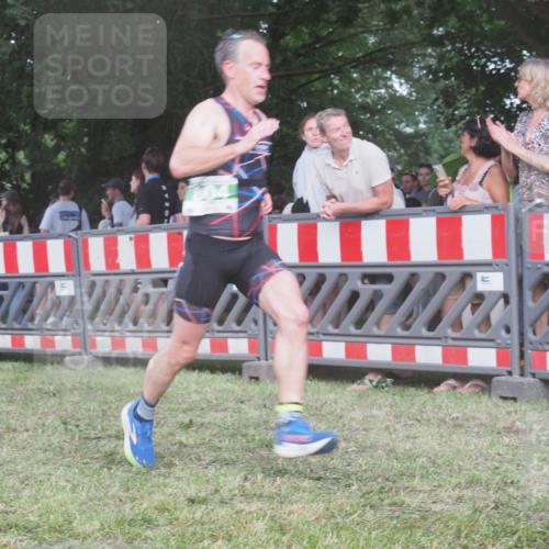 21.06.2025 - 27. Vierlanden-Triathlon KatJ http://msf.ph/oto/8029280 15.06.2025 13:34:44 Ziel 804, 967, 1085, 1086, 1087 meine-sportfotos.de