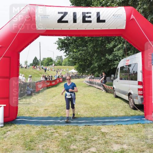 21.06.2025 - 27. Vierlanden-Triathlon MichiJ http://msf.ph/oto/8029289 15.06.2026 12:20:27 Ziel 10, 543 meine-sportfotos.de