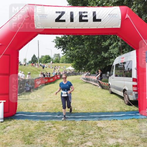 21.06.2025 - 27. Vierlanden-Triathlon MichiJ http://msf.ph/oto/8029295 15.06.2026 12:20:27 Ziel 10, 543 meine-sportfotos.de