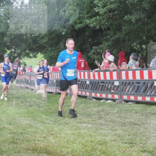 21.06.2025 - 27. Vierlanden-Triathlon KatJ http://msf.ph/oto/8029304 15.06.2025 13:34:52 Ziel 967, 1085, 1086, 1087 meine-sportfotos.de