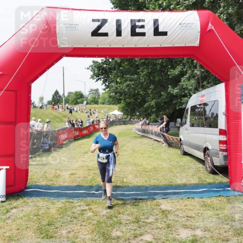 21.06.2025 - 27. Vierlanden-Triathlon MichiJ http://msf.ph/oto/8029308 15.06.2026 12:20:27 Ziel 10, 543 meine-sportfotos.de