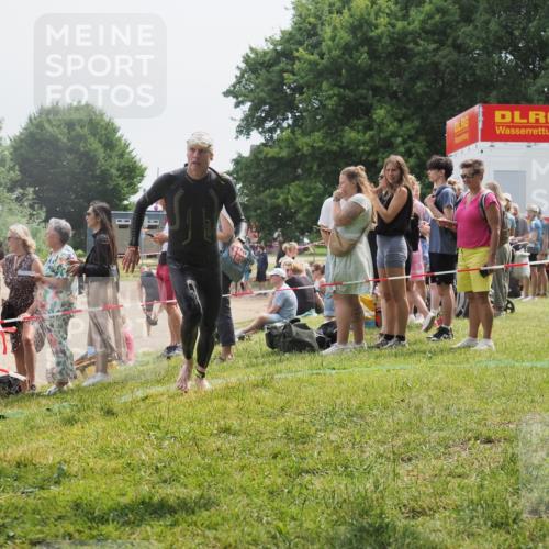 15.06.2025 - 27. Vierlanden-Triathlon KatJ http://msf.ph/oto/8029314 15.06.2025 11:05:02 Schwimmen 803 meine-sportfotos.de