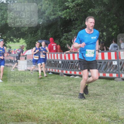 21.06.2025 - 27. Vierlanden-Triathlon KatJ http://msf.ph/oto/8029315 15.06.2025 13:34:53 Ziel 967, 1085, 1086, 1087 meine-sportfotos.de